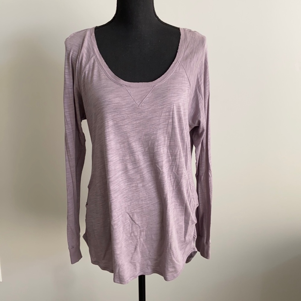 Daisy Fuentes size large gray light weight shirt